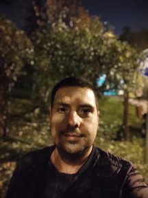 Selfie samples, day and night, Portrait Mode off/on - f/2.2, ISO 3997, 1/10s - Xiaomi Redmi Note 9 Pro long-term review