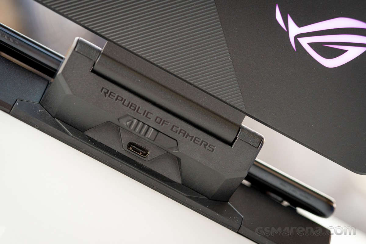 ASUS ROG Kunai 3 Gamepad & TwinView Dock 3 review: TwinView