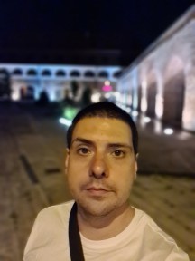 Nighttime selfies, Live focus (aka Portrait mode) off/on - f/2.2, ISO 2000, 1/17s - Samsung Galaxy S20 Ultra long-term review