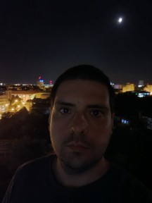 Nighttime selfies, Live focus (aka Portrait mode) off/on - f/2.2, ISO 1600, 1/4s - Samsung Galaxy S20 Ultra long-term review