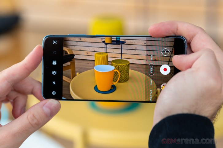 Camera của Samsung Galaxy S20 có chất lượng hình ảnh tuyệt vời, từ chụp ảnh đến quay video cũng đều rất ấn tượng. Hãy xem hình ảnh để chi tiết hơn về camera này và bạn sẽ không thể tin được chất lượng hình ảnh mà nó mang lại.