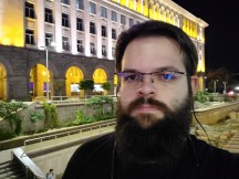 Selfie 10MP camera low-light samples - f/2.2, ISO 2500, 1/12s - Samsung Galaxy Z Fold2 review
