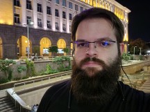 Selfie 10MP camera low-light samples - f/2.2, ISO 1600, 1/9s - Samsung Galaxy Z Fold2 review