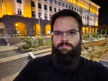 Selfie 10MP camera low-light samples - f/1.8, ISO 1000, 1/12s - Samsung Galaxy Z Fold2 review