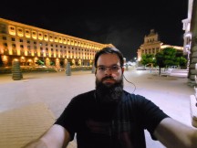 Low-light selfies with the main cameras - f/2.2, ISO 2500, 1/16s - Samsung Galaxy Z Fold2 review
