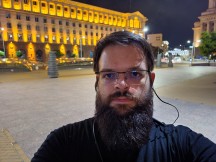 Night mode selfies with the main cameras - f/1.8, ISO 1000, 1/9s - Samsung Galaxy Z Fold2 review