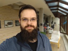 Portrait mode selfies: different intensities and lighting - f/2.0, ISO 50, 1/184s - Sony Xperia 10 II review