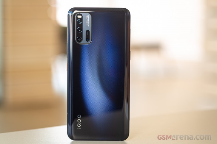 vivo iQOO 3 5G review: Design