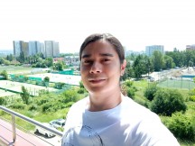 Selfie samples: HDR off - f/2.2, ISO 100, 1/219s - Xiaomi Redmi Note 9 review