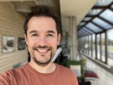 Selfie samples, Portrait mode - f/2.2, ISO 25, 1/121s - Apple iPhone 13 Pro review