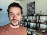 Selfie samples, Portrait mode - f/2.2, ISO 200, 1/40s - Apple iPhone 13 Pro review