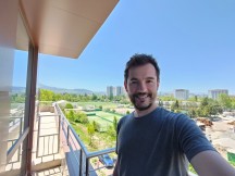 Selfies: Ultrawide - f/2.2, ISO 25, 1/150s - Asus Zenfone 8 Flip review