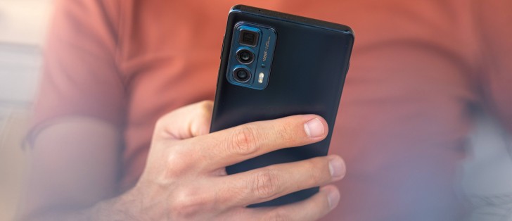 moto edge 20 pro vs poco f4