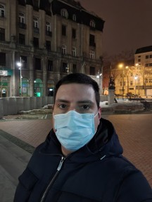 Nighttime selfies, normal/wide, Night mode off/on, Live focus off/on - f/2.2, ISO 640, 1/11s - Samsung Galaxy Note20 Ultra long-term review