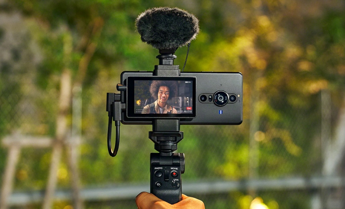 Sony Xperia Pro-I as a video camera: Vlogging rig