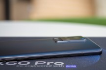 nothing on the left - vivo X60 Pro review