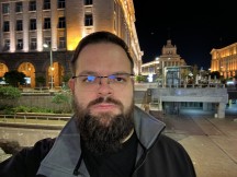 Apple iPhone 14: 12MP selfie camera night mode samples - f/1.9, ISO 800, 1/8s - Apple iPhone 14 review