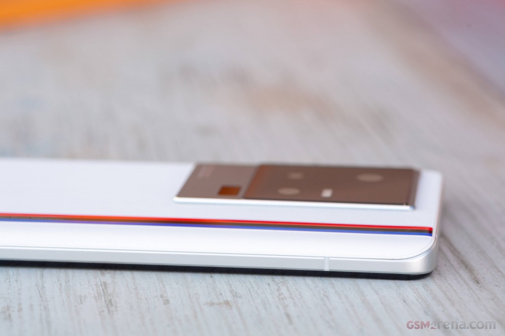 vivo iQOO 11 pictures, official photos