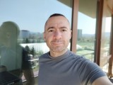 Selfie portraits, 16MP - f/2.0, ISO 50, 1/190s - iQOO 9 review