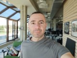 Selfie portraits, 16MP - f/2.0, ISO 103, 1/100s - iQOO 9 review