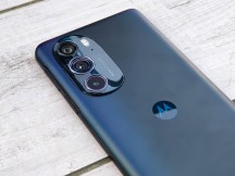 Motorola Edge 30 Pro in Cosmos Blue - Motorola Edge 30 Pro review