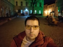 Selfie samples, day and night, Portrait mode off/on - f/2.4, ISO 14464, 1/10s - Oppo Find N long-term review