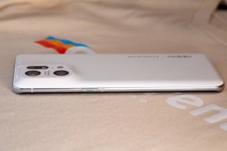 Power button on the right - Oppo Find X5 Pro review