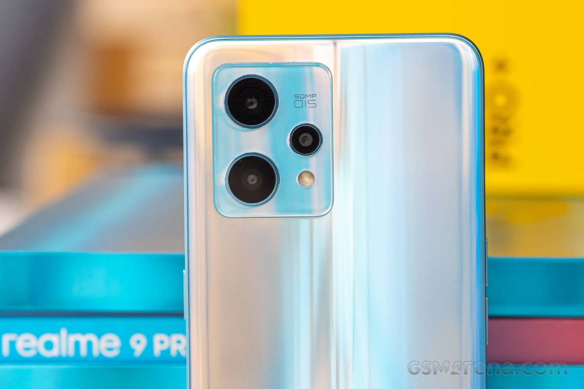 realme 9 Pro Plus Full Review: Color Changing Phone with an