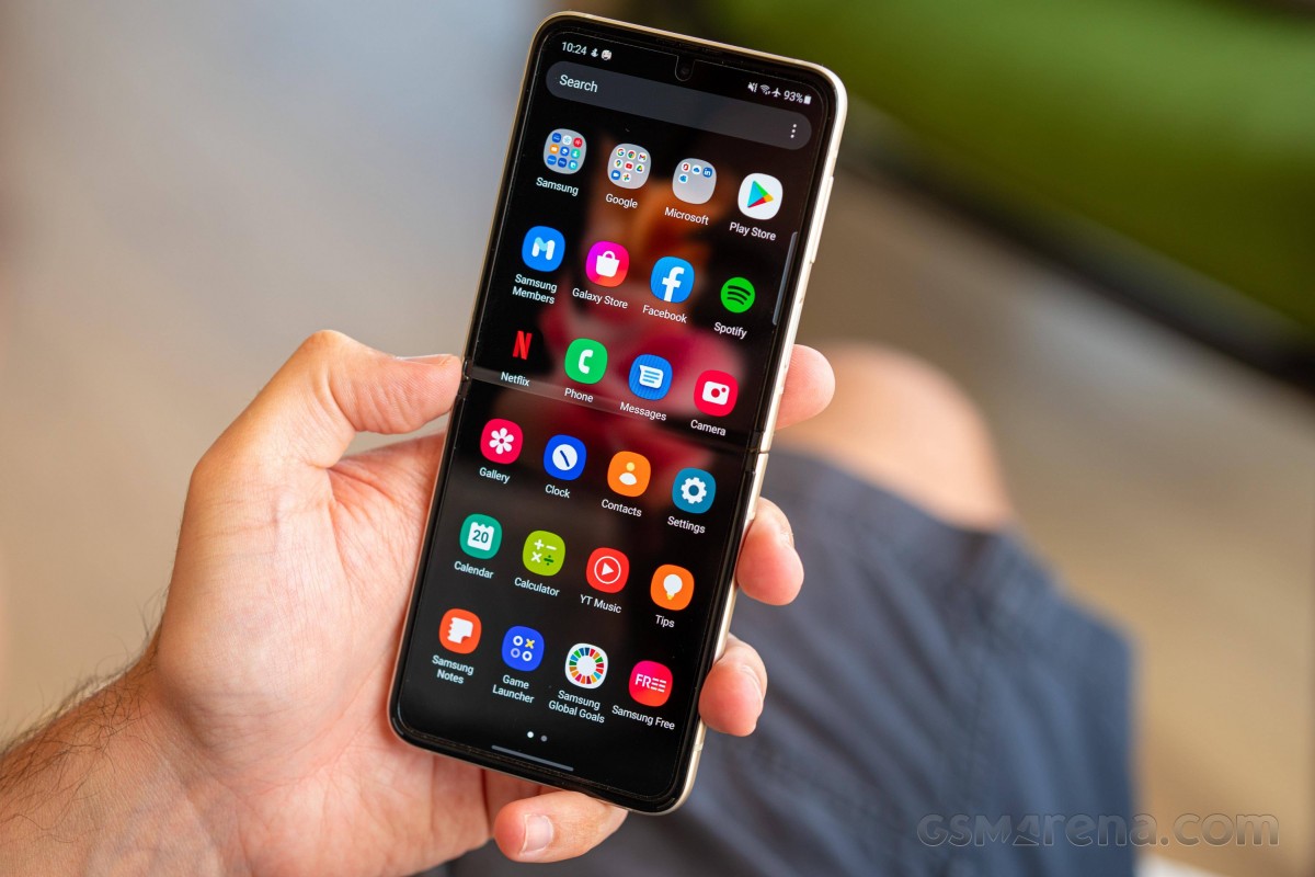 Samsung Galaxy Flip3 long-term review