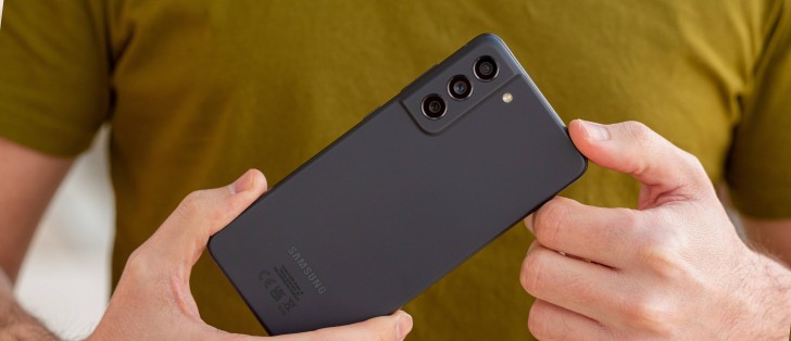 https://fdn.gsmarena.com/imgroot/reviews/22/samsung-galaxy-s21-fe-5g/hands-on/-728x314/gsmarena_003.jpg