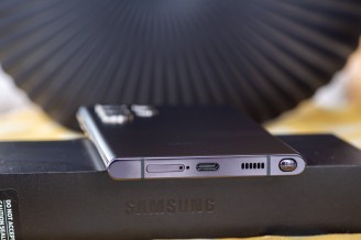 Bottom speaker - Samsung Galaxy S22 Ultra review