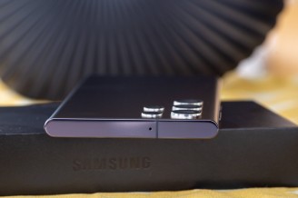 Mic up top - Samsung Galaxy S22 Ultra review