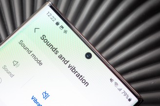 Earpiece/Top speaker - Samsung Galaxy S22 Ultra review