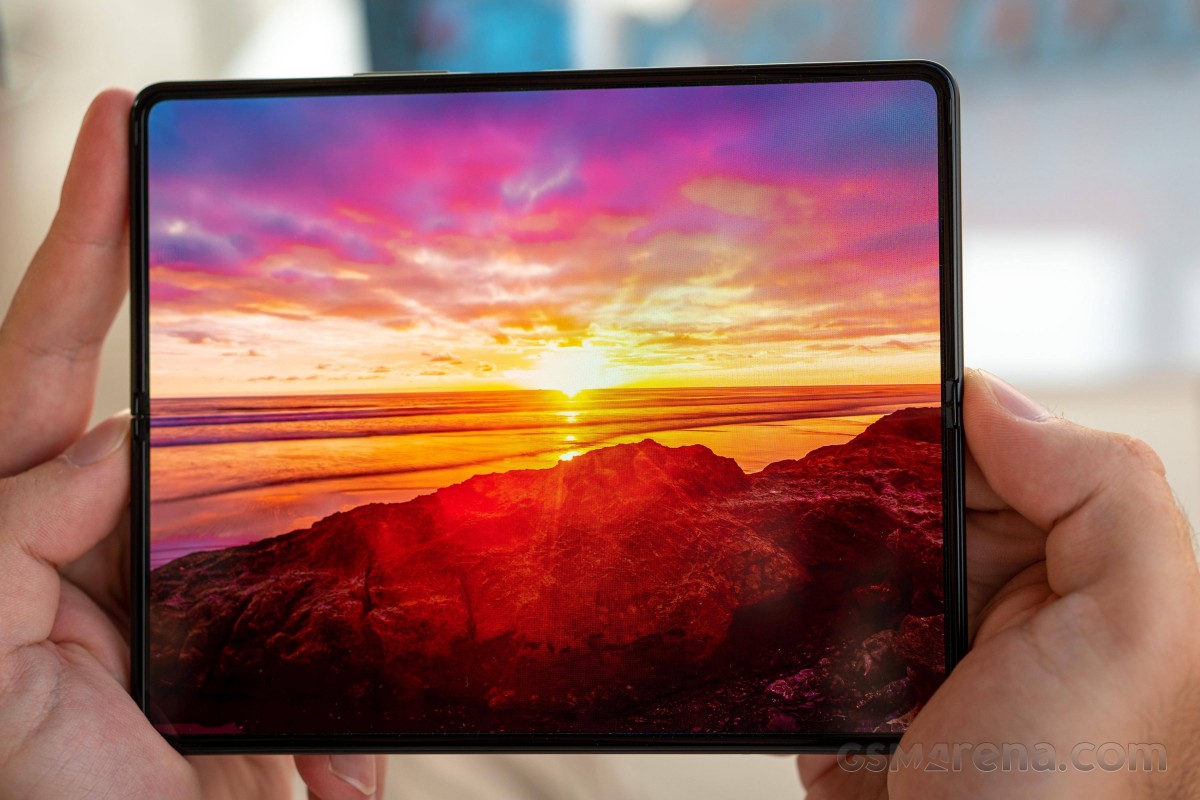 galaxy fold 3 refresh rate