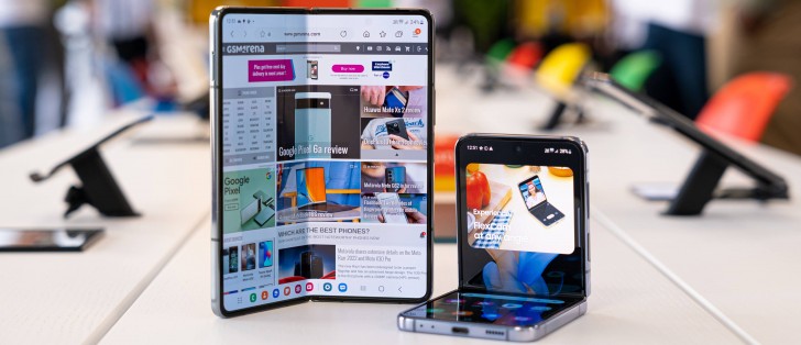 Samsung Galaxy Z Flip4: Hands-on photos of upcoming foldable and