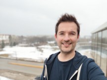 Selfies: Normal - f/2.5, ISO 50, 1/513s - Xiaomi 12 review
