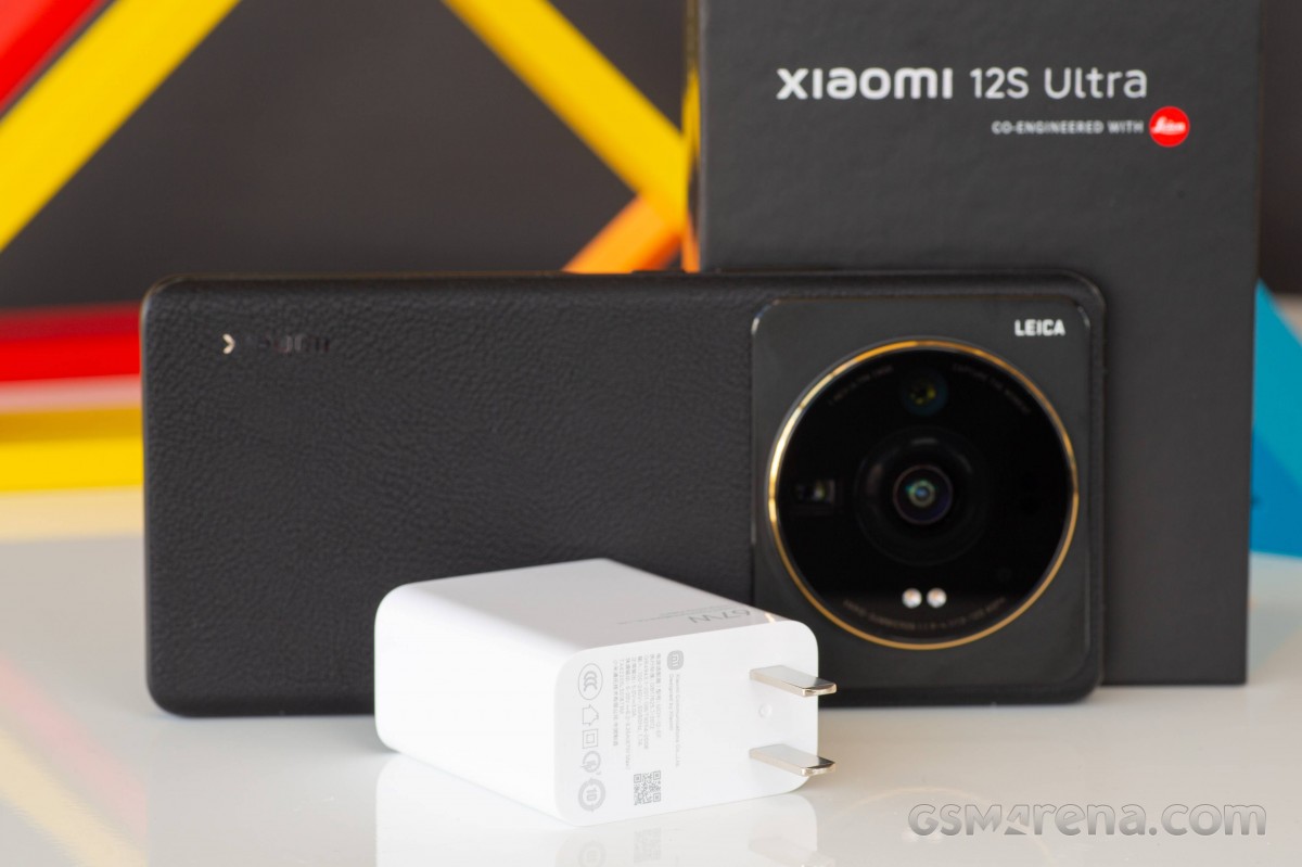 Xiaomi 12S Ultra - Unboxing and First Impressions 