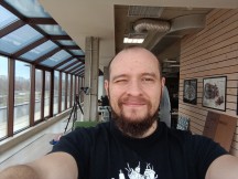 Selfies: Portrait - f/2.2, ISO 83, 1/100s - Xiaomi Poco M5 review