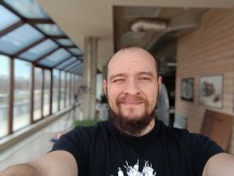 Selfies: Portrait - f/2.2, ISO 86, 1/100s - Xiaomi Poco M5 review