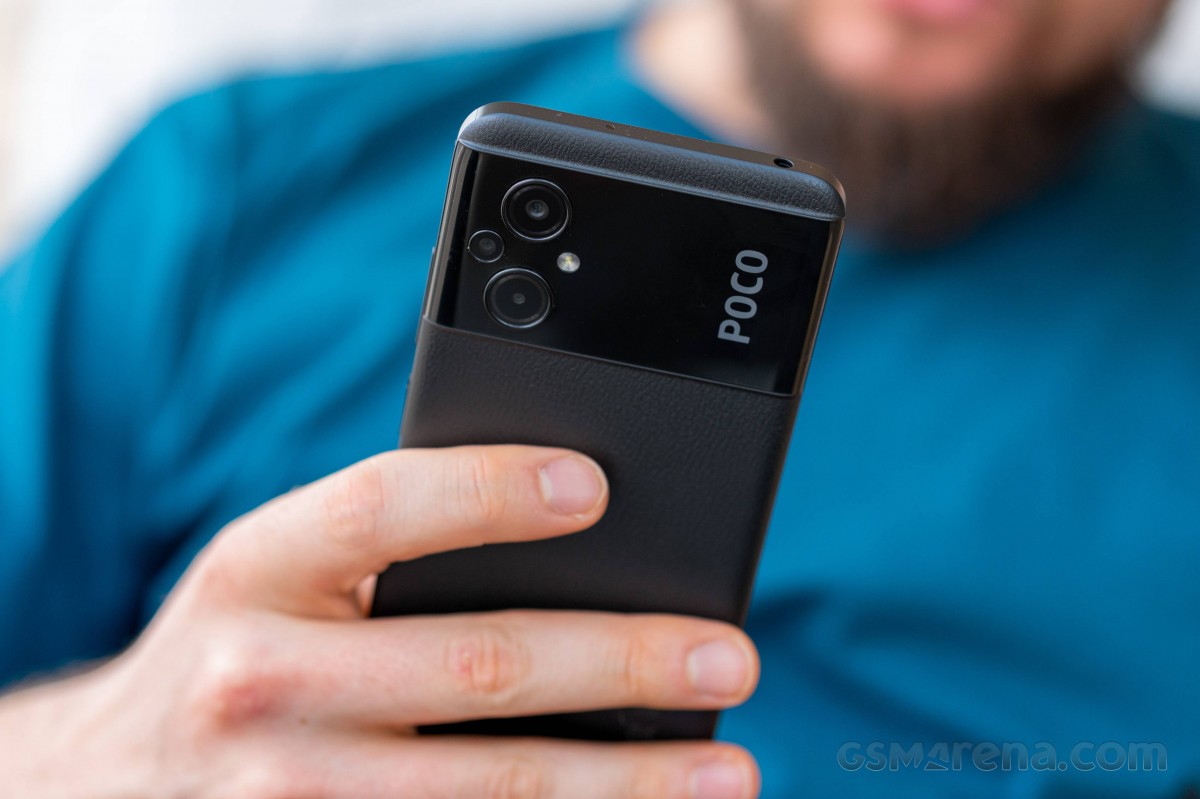 Poco M5 review: Design and build