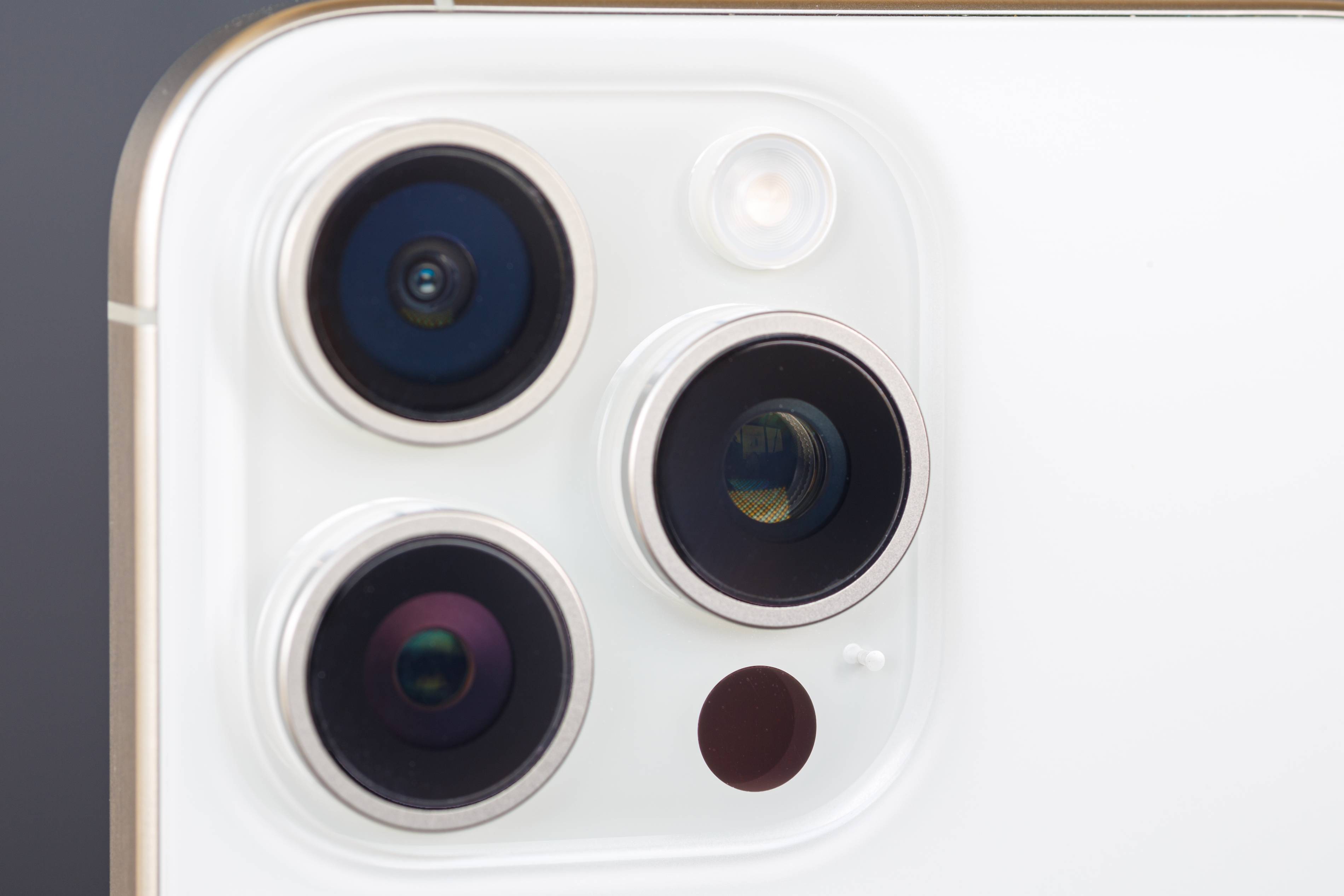 LG to remain major provider of telephoto camera sensors for iPhone 16 Pro series