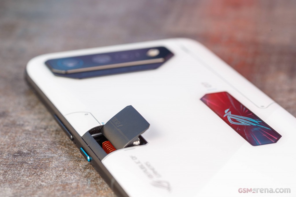 Asus ROG Phone 7 Ultimate pictures, official photos