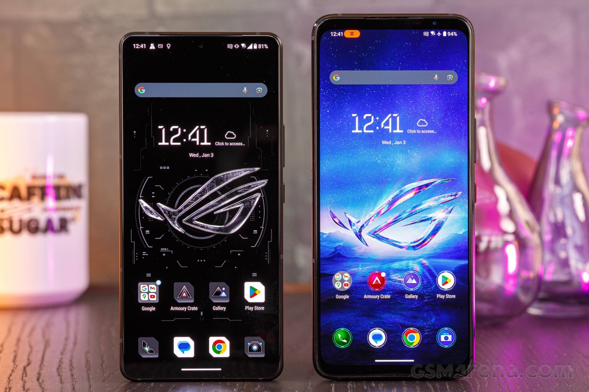 <font><strong>Left: ROG Phone 8 Pro • Right: ROG Phone 7</strong></font>