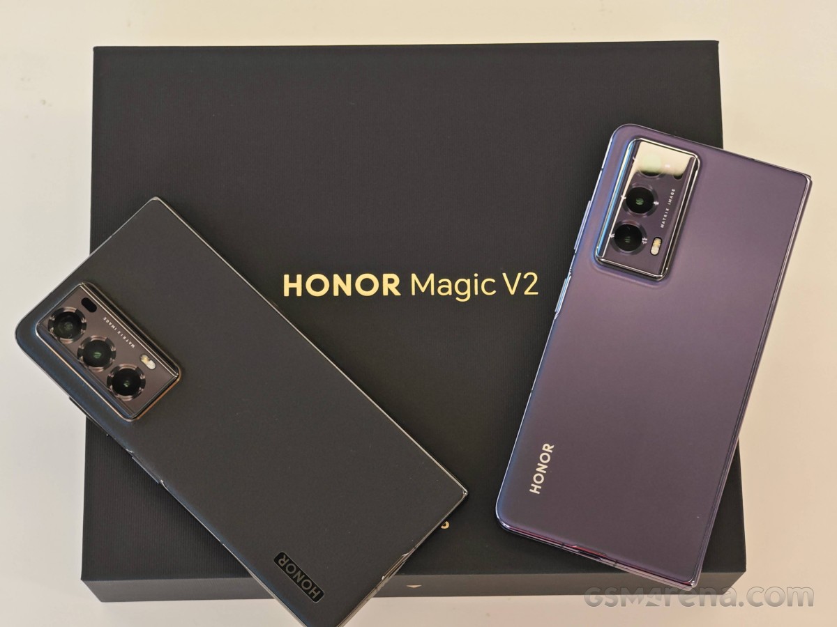 Honor Magic V2 hands-on review -  tests