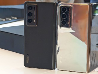 Black and Gold side by side - Honor Magic V2 hands-on review