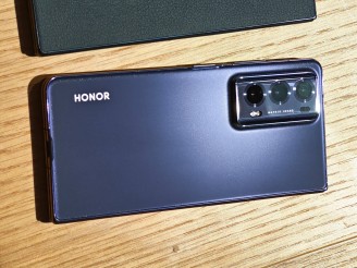 Silk Purple - Honor Magic V2 hands-on review