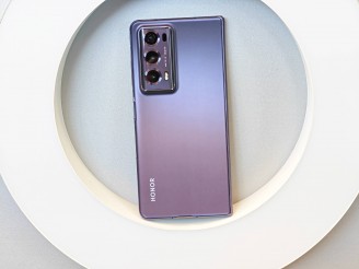 Silk Purple - Honor Magic V2 hands-on review