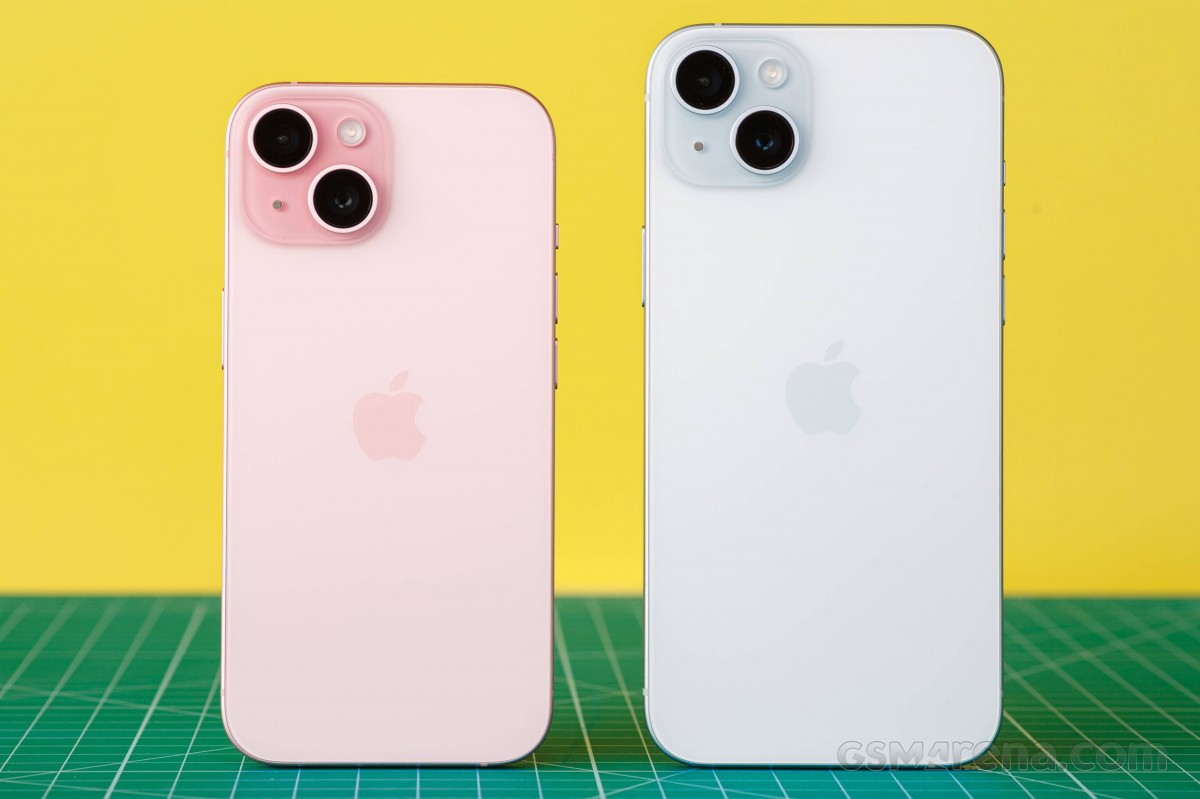 <span><strong>Left: iPhone 15 • Right: iPhone 15 Plus</strong></span>