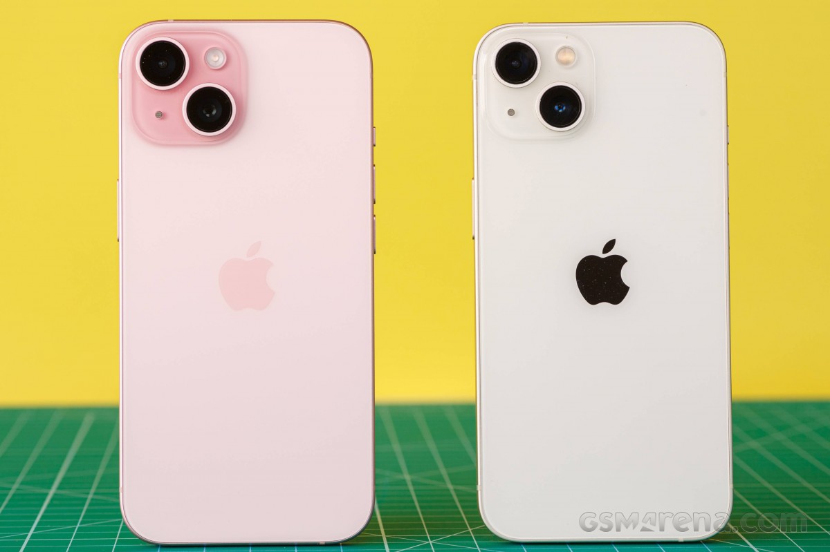 <font><strong>Left: iPhone 15 • Right: iPhone 13</strong></font>