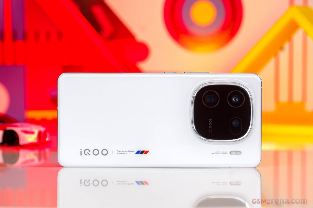 Vivo IQOO 12 Pictures, Official Photos